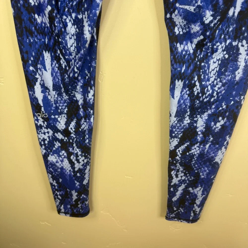 Alo Yoga Airbrush Leggings Size Med Deep Electric Blue Snakeskin Python‎ Active